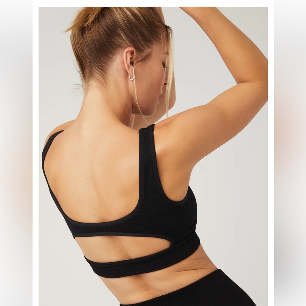 Alo Seamless Cable Knit Bra - still for sale full price at Alo! Size Large